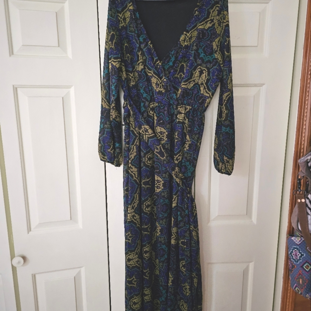 Womens size XL v-neck dress